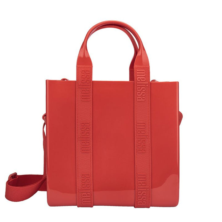 Bolsa Melissa Dulce Bag na cor vermelha, com formato estruturado, alça ajustável e detalhe da marca em relevo – acessório moderno, prático e estiloso para o dia a dia.

Palavra-chave principal:
Melissa Dulce Bag

Palavras-chave relacionadas:
Melissa 34365, bolsa vermelha Melissa, bolsa estruturada, acessório Melissa, bolsa com alça ajustável, Melissa casual, bolsa feminina moderna, bolsa prática, bolsa para o dia a dia, bolsa estilosa
