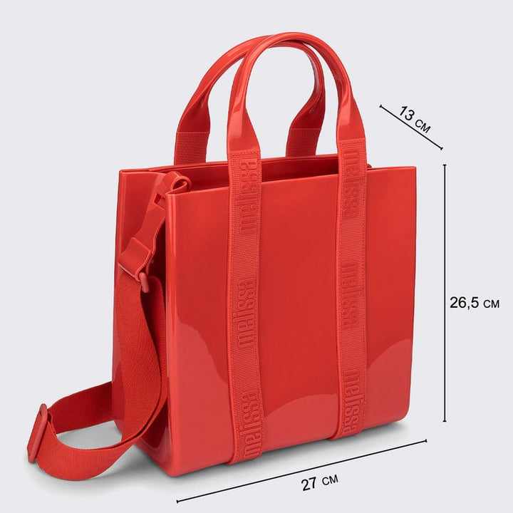 Bolsa Melissa Dulce Bag na cor vermelha, com formato estruturado, alça ajustável e detalhe da marca em relevo – acessório moderno, prático e estiloso para o dia a dia.

Palavra-chave principal:
Melissa Dulce Bag

Palavras-chave relacionadas:
Melissa 34365, bolsa vermelha Melissa, bolsa estruturada, acessório Melissa, bolsa com alça ajustável, Melissa casual, bolsa feminina moderna, bolsa prática, bolsa para o dia a dia, bolsa estilosa