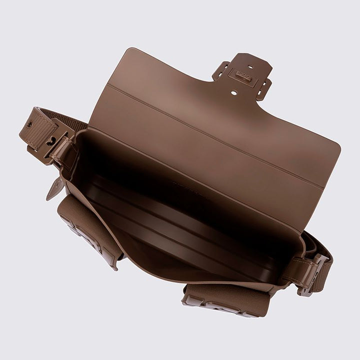 Bolsa Melissa Cargo Bag 34474 – bolsa moderna e funcional em design utilitário, com alça larga ajustável e compartimentos espaçosos, perfeita para compor looks estilosos com praticidade no dia a dia.

🔑 Palavra-chave principal:
Bolsa Melissa Cargo Bag 34474

🔍 Palavras-chave relacionadas:
Melissa Cargo Bag, bolsa utilitária Melissa, bolsa grande Melissa, bolsa prática Melissa