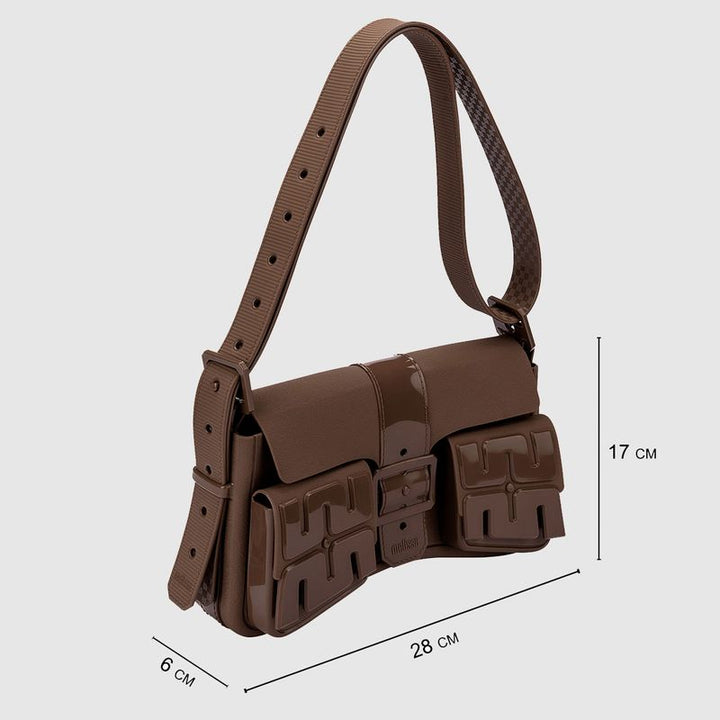 Bolsa Melissa Cargo Bag 34474 – bolsa moderna e funcional em design utilitário, com alça larga ajustável e compartimentos espaçosos, perfeita para compor looks estilosos com praticidade no dia a dia.

🔑 Palavra-chave principal:
Bolsa Melissa Cargo Bag 34474

🔍 Palavras-chave relacionadas:
Melissa Cargo Bag, bolsa utilitária Melissa, bolsa grande Melissa, bolsa prática Melissa