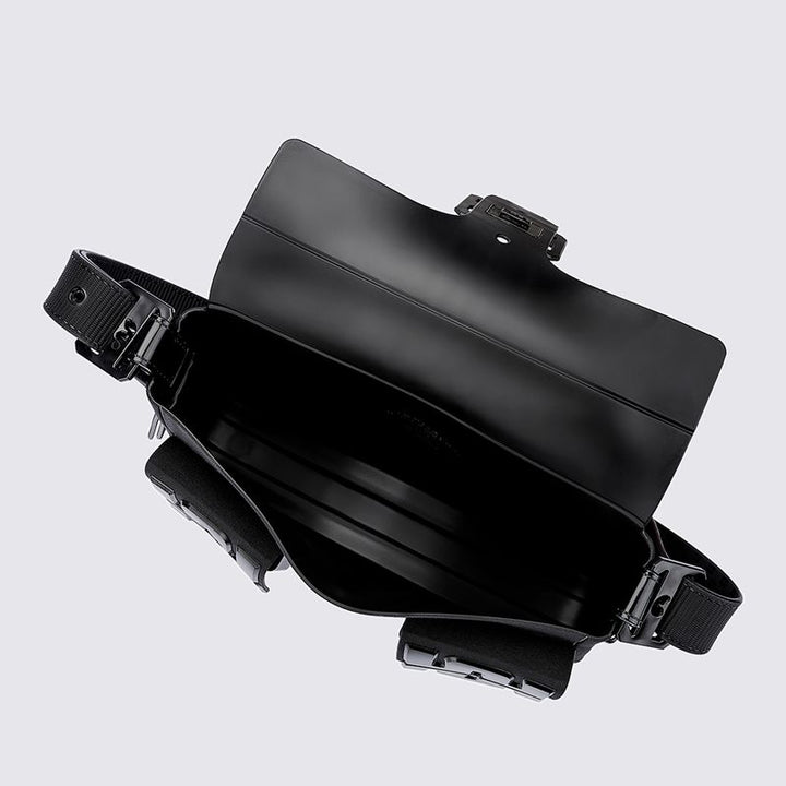 Bolsa Melissa Cargo Bag 34474 – bolsa moderna e funcional em design utilitário, com alça larga ajustável e compartimentos espaçosos, perfeita para compor looks estilosos com praticidade no dia a dia.

🔑 Palavra-chave principal:
Bolsa Melissa Cargo Bag 34474

🔍 Palavras-chave relacionadas:
Melissa Cargo Bag, bolsa utilitária Melissa, bolsa grande Melissa, bolsa prática Melissa