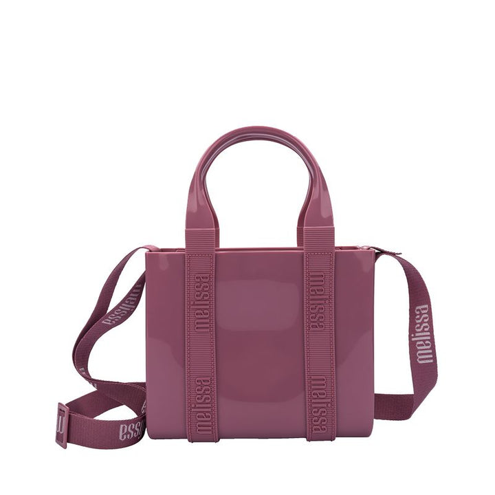 Bolsa Melissa Mini Dulce Bag 34413 – bolsa compacta em Melflex com design minimalista e alça prática, perfeita para complementar looks modernos com charme e praticidade.

🔑 Palavra-chave principal:
Bolsa Melissa Mini Dulce Bag 34413

🔍 Palavras-chave relacionadas:
Melissa Mini Dulce Bag, bolsa pequena Melissa, bolsa prática Melissa, bolsa feminina Melissa