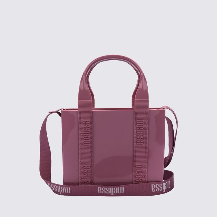 Bolsa Melissa Mini Dulce Bag 34413 – bolsa compacta em Melflex com design minimalista e alça prática, perfeita para complementar looks modernos com charme e praticidade.

🔑 Palavra-chave principal:
Bolsa Melissa Mini Dulce Bag 34413

🔍 Palavras-chave relacionadas:
Melissa Mini Dulce Bag, bolsa pequena Melissa, bolsa prática Melissa, bolsa feminina Melissa