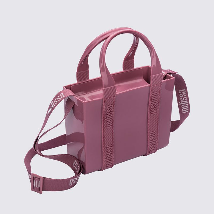 Bolsa Melissa Mini Dulce Bag 34413 – bolsa compacta em Melflex com design minimalista e alça prática, perfeita para complementar looks modernos com charme e praticidade.

🔑 Palavra-chave principal:
Bolsa Melissa Mini Dulce Bag 34413

🔍 Palavras-chave relacionadas:
Melissa Mini Dulce Bag, bolsa pequena Melissa, bolsa prática Melissa, bolsa feminina Melissa