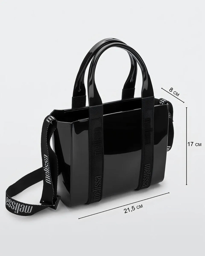 Melissa Mini Dulce Bag Preta – bolsa feminina minimalista e versátil, ideal para compor looks elegantes com praticidade e estilo urbano

Palavra-chave principal:
Melissa Mini Dulce Bag Preta

Palavras-chave relacionadas (LSI/variações para SEO):
Bolsa feminina preta Melissa

Mini bolsa preta Melissa

Bolsa transversal preta Melissa

Bolsa vegana Melissa preta

Mini Dulce Bag Melissa original preta

Acessório Melissa preto casual

Bolsa preta compacta para mulheres