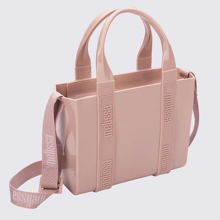Melissa Mini Dulce Bag Rosa – bolsa feminina compacta, versátil e vegana, ideal para looks modernos com praticidade e estilo atemporal

Palavra-chave principal:
Melissa Mini Dulce Bag Rosa

Palavras-chave relacionadas (LSI/variações para SEO):
Bolsa feminina Melissa rosa

Mini bolsa rosa Melissa

Bolsa Melissa vegana rosa

Acessório rosa Melissa adulto

Mini Dulce Bag Melissa original rosa

Bolsa casual compacta Melissa

Bolsa transversal rosa feminina Melissa