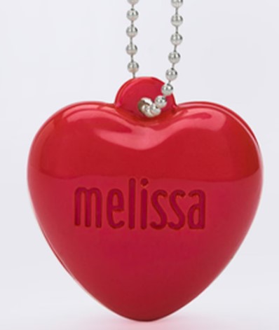 Chaveiro miniatura Melissa Coração XIII na cor vermelho médio, com formato de sapatinho e detalhe do icônico coração. Feito em Melflex, é leve, resistente e perfeito para personalizar bolsas, mochilas ou chaves com estilo e carinho."

Palavra-chave principal: Chaveiro Miniatura Melissa Coração
Palavras-chave relacionadas: chaveiro Melissa vermelho, miniatura sapatinho, acessório Melissa, Melflex, coração Melissa, chaveiro decorativo.