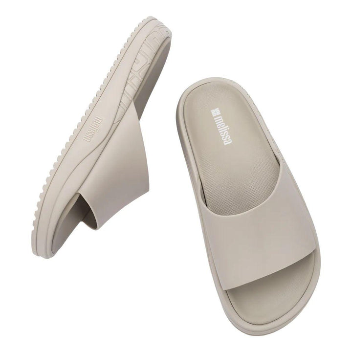 Chinelo Melissa Beach Slide Bold adulto bege 36883 – modelo slide com design robusto e moderno, ideal para conforto no dia a dia

Palavra-chave principal:
Melissa Beach Slide Bold bege

Palavras-chave relacionadas:
chinelo slide Melissa, Melissa adulto bege, chinelo confortável, Melissa 36883, calçado casual adulto, moda confortável
