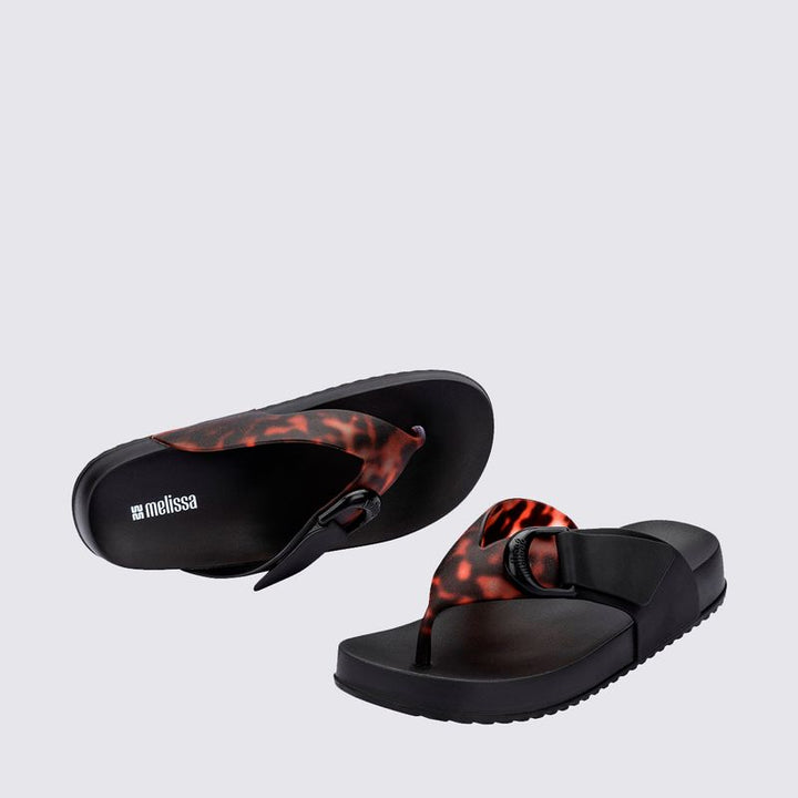 Chinelo Melissa Cozy Thong adulto preto 37742 – chinelo confortável de dedo em Melflex com design minimalista e acabamento fosco

Palavra-chave principal:
chinelo Melissa Cozy Thong preto

Palavras-chave relacionadas:
chinelo adulto Melissa, sandália dedo Melissa, Melissa preto, calçado confortável, moda casual, Melflex