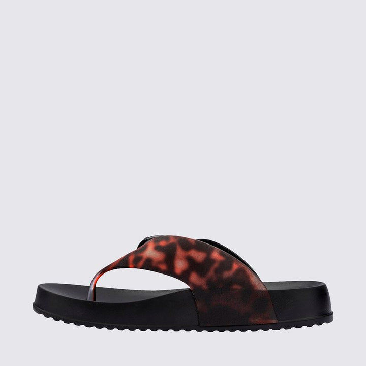 Chinelo Melissa Cozy Thong adulto preto 37742 – chinelo confortável de dedo em Melflex com design minimalista e acabamento fosco

Palavra-chave principal:
chinelo Melissa Cozy Thong preto

Palavras-chave relacionadas:
chinelo adulto Melissa, sandália dedo Melissa, Melissa preto, calçado confortável, moda casual, Melflex