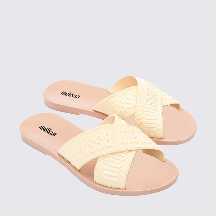 Chinelo Melissa M Lover Slide adulto bege claro 35740 – chinelo feminino casual, design minimalista e confortável para o dia a dia

Palavra-chave principal:
Melissa M Lover Slide

Palavras-chave relacionadas:
chinelo Melissa, Melissa bege claro, slide adulto, chinelo casual, moda feminina, calçado confortável, Melissa 35740