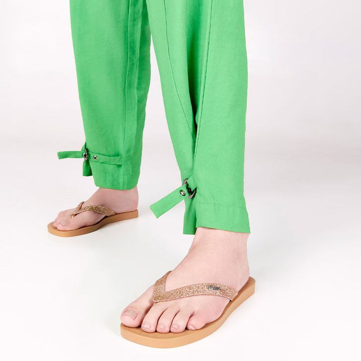 Chinelo Melissa Sun Long Beach II adulto, com tiras finas e solado reto – calçado leve, clean e confortável para o dia a dia.

Palavra-chave principal:
Melissa Sun Long Beach II

Palavras-chave relacionadas:
Chinelo Melissa
Melissa 35781
Chinelo feminino leve
Melissa tiras finas
Slide Melissa adulto
Calçado confortável Melissa
Chinelo casual feminino
Melissa beachwear
Chinelo minimalista
Melissa verão 2025
