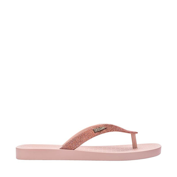 Chinelo Melissa Sun Long Beach II adulto nas cores bege e bronze, com tiras finas e solado reto – modelo leve, confortável e ideal para o verão.

Palavra-chave principal:
Melissa Sun Long Beach II

Palavras-chave relacionadas:
Chinelo Melissa bege bronze
Melissa 35781
Chinelo feminino verão
Melissa tiras finas
Calçado confortável Melissa
Slide Melissa adulto
Melissa casual praia
Chinelo leve feminino
Melissa beachwear
Chinelo minimalista