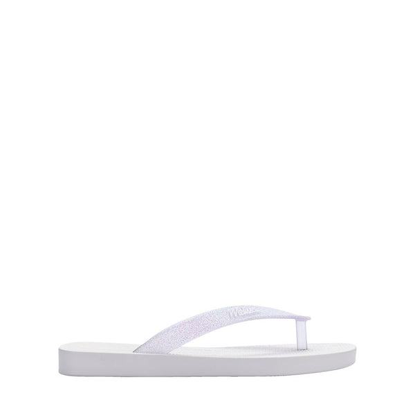 Chinelo Mini Melissa Sun Long Beach II infantil na cor branco/vidro com glitter, com tiras finas e solado reto – calçado leve, brilhante e confortável para crianças.

Palavra-chave principal:
Mini Melissa Sun Long Beach II

Palavras-chave relacionadas:
Melissa 36100, chinelo infantil branco glitter, Melissa com tiras finas, chinelo brilhante infantil, calçado confortável Melissa, chinelo leve criança, Melissa praia infantil, chinelo casual infantil, Mini Melissa glitter, chinelo branco infantil