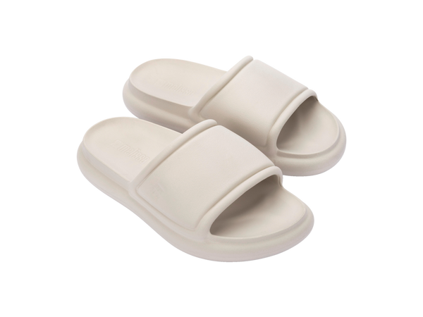 Chinelo Melissa Free Puff Slide Adulto 37722 – slide com tiras acolchoadas em Melflex, solado anatômico e design moderno, garantindo leveza e conforto no dia a dia.

🔑 Palavra-chave principal:
Chinelo Melissa Free Puff Slide Adulto 37722

🔍 Palavras-chave relacionadas:
Melissa Free Puff Slide, chinelo acolchoado Melissa, slide confortável Melissa, chinelo leve Melissa