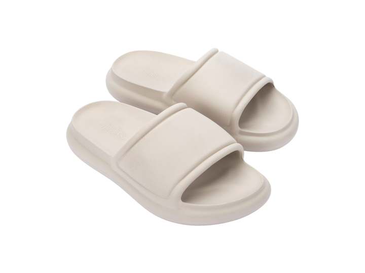 Chinelo Melissa Free Puff Slide Adulto 37722 – slide com tiras acolchoadas em Melflex, solado anatômico e design moderno, garantindo leveza e conforto no dia a dia.

🔑 Palavra-chave principal:
Chinelo Melissa Free Puff Slide Adulto 37722

🔍 Palavras-chave relacionadas:
Melissa Free Puff Slide, chinelo acolchoado Melissa, slide confortável Melissa, chinelo leve Melissa