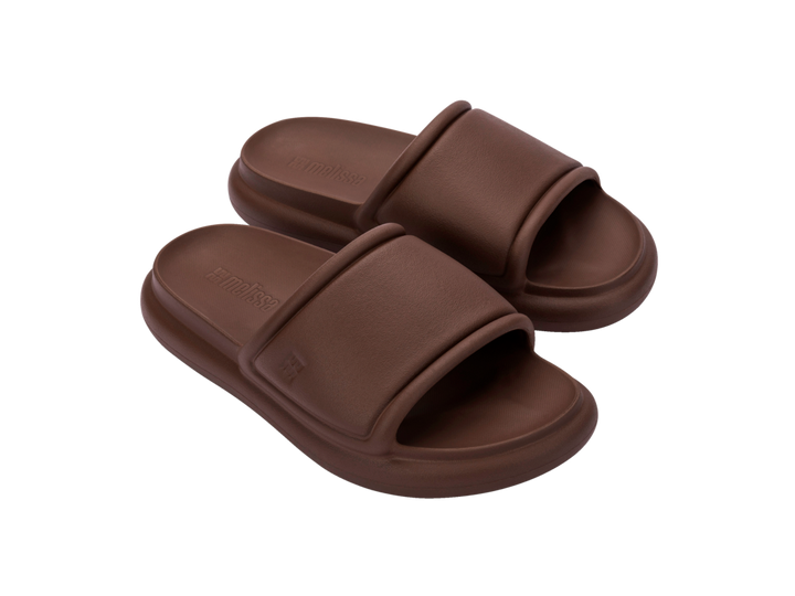 Chinelo Melissa Free Puff Slide Adulto 37722 – slide com tiras acolchoadas em Melflex, solado anatômico e design moderno, garantindo leveza e conforto no dia a dia.

🔑 Palavra-chave principal:
Chinelo Melissa Free Puff Slide Adulto 37722

🔍 Palavras-chave relacionadas:
Melissa Free Puff Slide, chinelo acolchoado Melissa, slide confortável Melissa, chinelo leve Melissa
