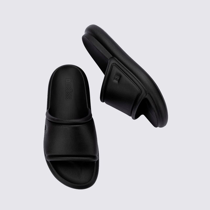 Chinelo Melissa Free Puff Slide Adulto 37722 – slide com tiras acolchoadas em Melflex, solado anatômico e design moderno, garantindo leveza e conforto no dia a dia.

🔑 Palavra-chave principal:
Chinelo Melissa Free Puff Slide Adulto 37722

🔍 Palavras-chave relacionadas:
Melissa Free Puff Slide, chinelo acolchoado Melissa, slide confortável Melissa, chinelo leve Melissa