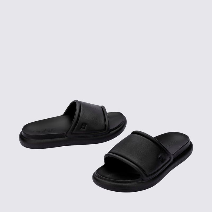 Chinelo Melissa Free Puff Slide Adulto 37722 – slide com tiras acolchoadas em Melflex, solado anatômico e design moderno, garantindo leveza e conforto no dia a dia.

🔑 Palavra-chave principal:
Chinelo Melissa Free Puff Slide Adulto 37722

🔍 Palavras-chave relacionadas:
Melissa Free Puff Slide, chinelo acolchoado Melissa, slide confortável Melissa, chinelo leve Melissa