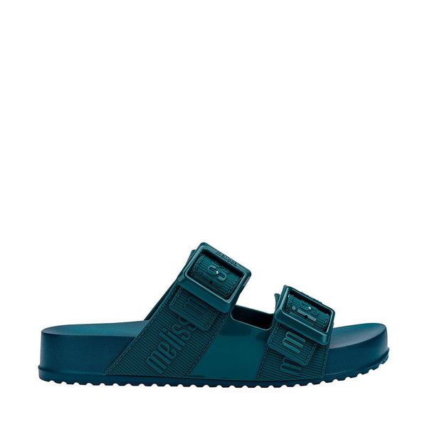 Chinelo adulto Melissa Cozy Slide M.Lover na cor azul médio, com duas tiras largas ajustáveis com fivelas e logo em relevo. Confeccionado em Melflex, com solado tratorado e palmilha anatômica. Perfeito para looks casuais com conforto e estilo despojado.

Palavra-chave principal: Melissa Cozy Slide M.Lover
Palavras-chave relacionadas: chinelo azul médio, slide adulto, Melflex, tiras com fivela, calçado casual, solado tratorado, conforto e estilo.