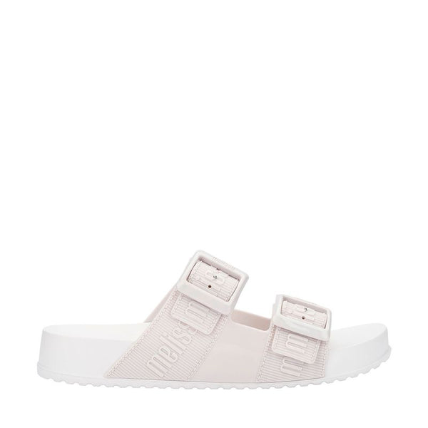 Chinelo adulto Melissa Cozy Slide M.Lover na cor branca, com duas tiras largas ajustáveis com fivelas e logo em relevo. Produzido em Melflex, com solado tratorado e palmilha anatômica. Ideal para looks casuais com conforto, leveza e estilo clean.

Palavra-chave principal: Melissa Cozy Slide M.Lover
Palavras-chave relacionadas: chinelo branco, slide feminino, Melflex, tiras com fivela, solado tratorado, calçado casual, estilo minimalista.