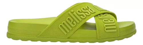 Chinelo adulto Melissa Cozy Slide M.Lover II na cor verde, com tira única larga e acabamento aveludado. Produzido em Melflex, possui palmilha macia e solado reto, oferecendo conforto e estilo para compor looks casuais e modernos."

Palavra-chave principal: Melissa Cozy Slide M.Lover II
Palavras-chave relacionadas: chinelo verde, slide feminino, Melflex, tira larga, acabamento aveludado, conforto, calçado casual.