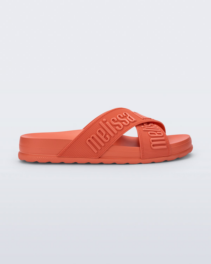 Chinelo adulto Melissa Cozy Slide M.Lover II na cor laranja, com tira única larga e acabamento aveludado. Feito em Melflex, com palmilha macia e solado reto. Ideal para looks casuais com conforto, estilo e um toque moderno de cor."

Palavra-chave principal: Melissa Cozy Slide M.Lover II
Palavras-chave relacionadas: chinelo laranja, slide feminino, tira larga, Melflex, chinelo confortável, acabamento aveludado, moda casual.