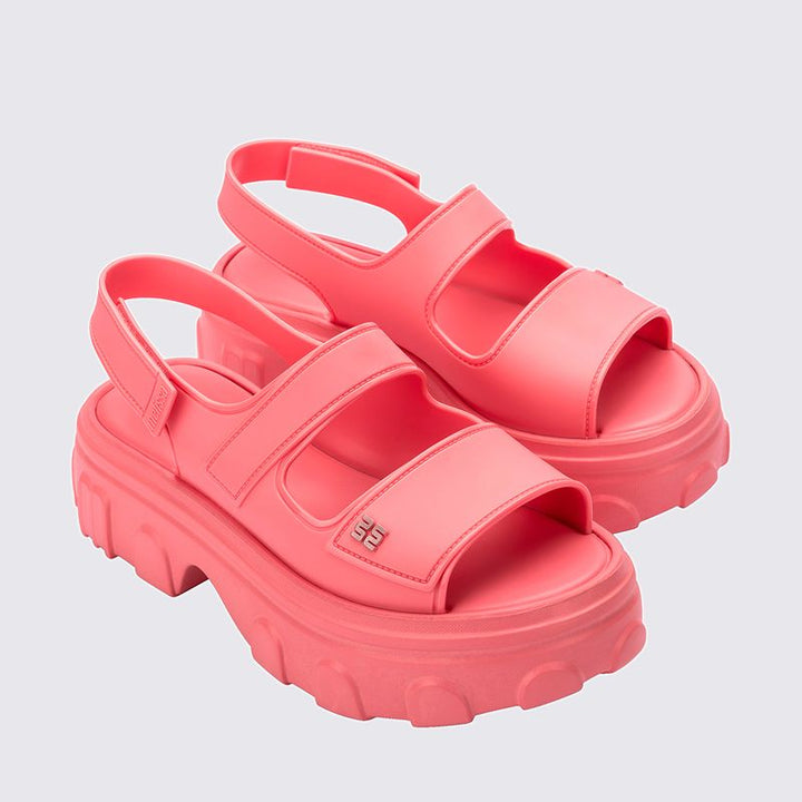 Sandália Melissa Ella Move adulto na cor rosa, com salto bloco, tiras largas e fecho ajustável no tornozelo – calçado moderno, confortável e ideal para compor looks versáteis.

Palavra-chave principal:
Melissa Ella Move

Palavras-chave relacionadas:
Melissa 36150, sandália rosa Melissa, salto bloco Melissa, sandália confortável, Melissa com tiras largas, sandália moderna, calçado feminino Melissa, sandália com fecho, Melissa estilosa, sandália para o dia a dia