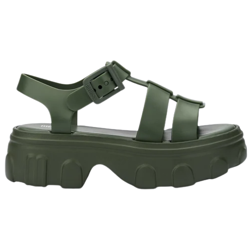 Sandália plataforma adulta Melissa Ella na cor verde, com tiras largas, solado robusto e fechamento com fivela lateral. Produzida em Melflex, une conforto, estabilidade e estilo moderno para compor looks urbanos e ousados.

Palavra-chave principal: Melissa Ella Sandália Plataforma
Palavras-chave relacionadas: sandália verde, plataforma feminina, Melflex, tiras largas, solado tratorado, calçado moderno, fivela lateral, estilo urbano.
