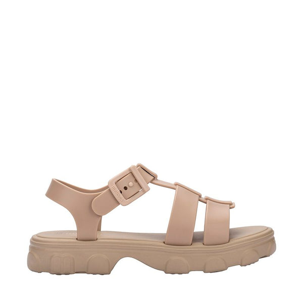 Sandália Melissa Ella na cor bege, com tiras finas, design minimalista e fecho ajustável no tornozelo. Confeccionada em Melflex, é leve, confortável e elegante, perfeita para compor looks casuais, delicados e versáteis no dia a dia