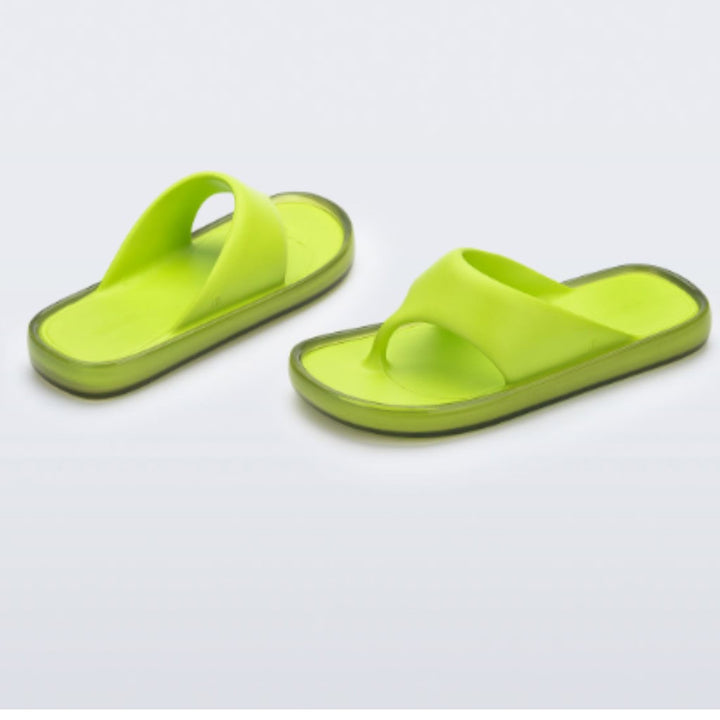 Chinelo Melissa Float adulto na cor verde, com duas tiras largas, solado reto e design minimalista – calçado leve, moderno e confortável para o dia a dia.

Palavra-chave principal:
Melissa Float Adulto

Palavras-chave relacionadas:
Chinelo Melissa verde
Melissa 33915
Slide feminino Melissa
Chinelo confortável
Melissa solado reto
Calçado casual Melissa
Tiras largas
Melissa minimalista
Chinelo básico
Melissa verão 2025