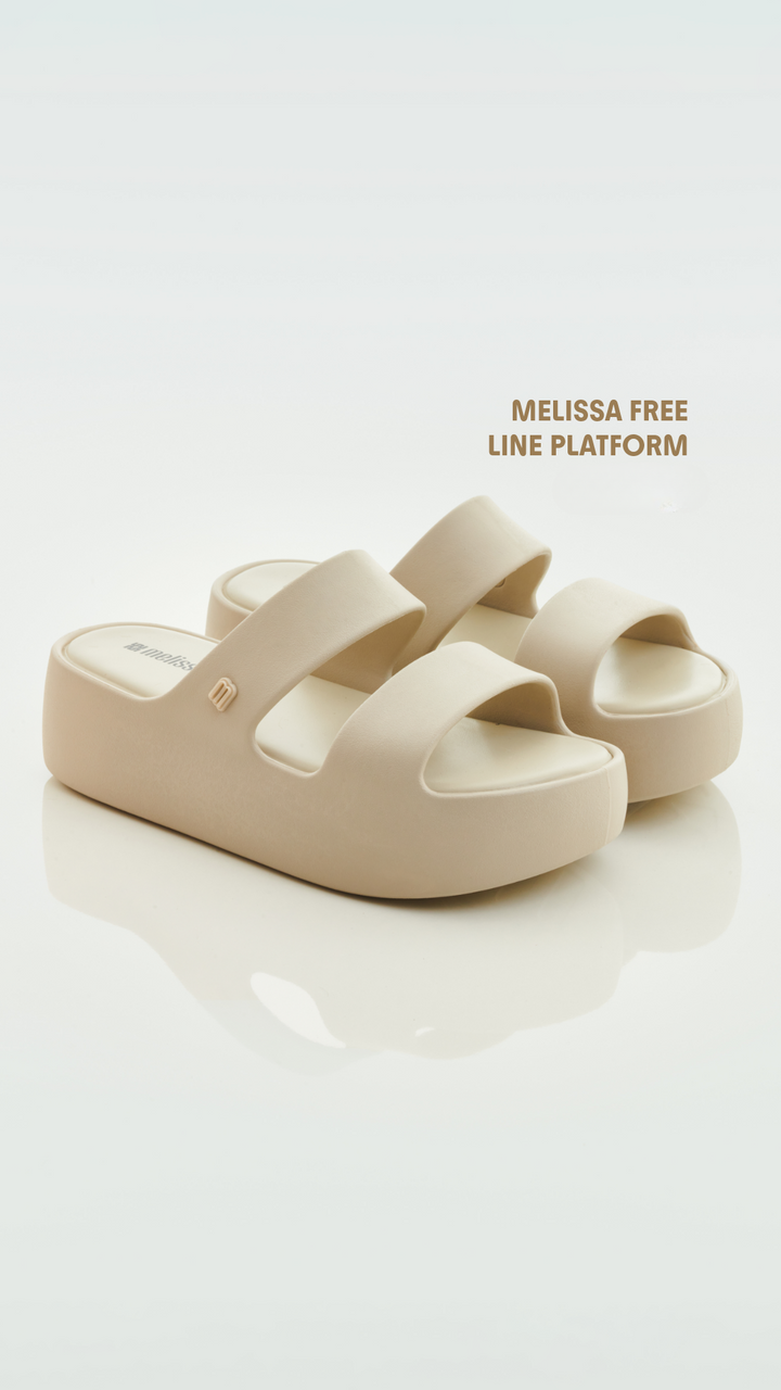 Slide Melissa Free Line Platform adulto na cor bege, com tira única larga e solado plataforma – calçado moderno, leve e confortável para o dia a dia.

Palavra-chave principal:
Melissa Free Line Platform

Palavras-chave relacionadas:
Melissa 37824, slide bege Melissa, sandália plataforma Melissa, Melissa com tira larga, calçado confortável, slide moderno, Melissa casual, sandália bege adulto, Melissa plataforma, calçado leve adulto