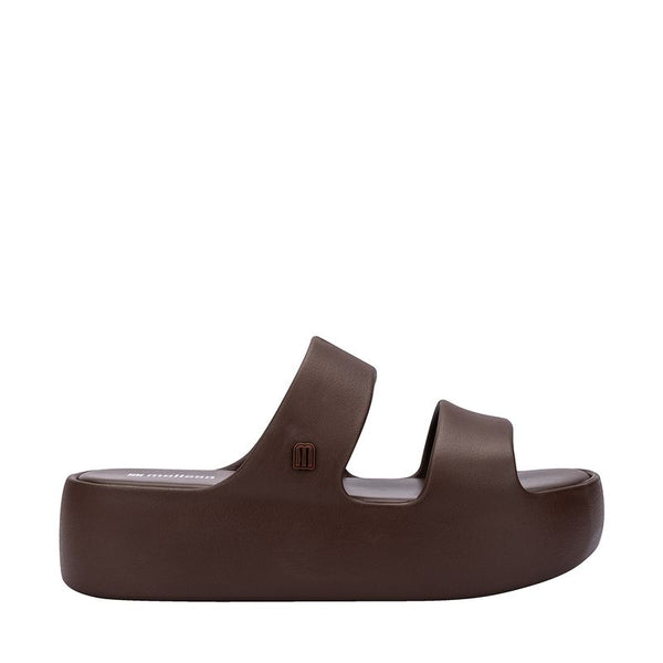 Slide Melissa Free Line Platform adulto na cor bronze, com tira única larga e solado plataforma – calçado moderno, leve e confortável para o dia a dia.

Palavra-chave principal:
Melissa Free Line Platform

Palavras-chave relacionadas:
Melissa 37824, slide bronze Melissa, sandália plataforma Melissa, Melissa com tira larga, calçado confortável, slide moderno, Melissa casual, sandália bronze adulto, Melissa plataforma, calçado leve adulto