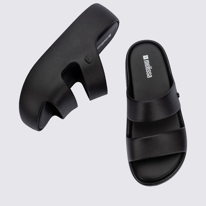Slide Melissa Free Line Platform adulto na cor preta, com tira única larga e solado plataforma – calçado moderno, leve e confortável para o uso diário.

Palavra-chave principal:
Melissa Free Line Platform

Palavras-chave relacionadas:
Melissa 37824, slide preto Melissa, sandália plataforma Melissa, Melissa com tira larga, calçado confortável, slide moderno, Melissa casual, sandália preta adulto, Melissa plataforma, calçado leve adulto