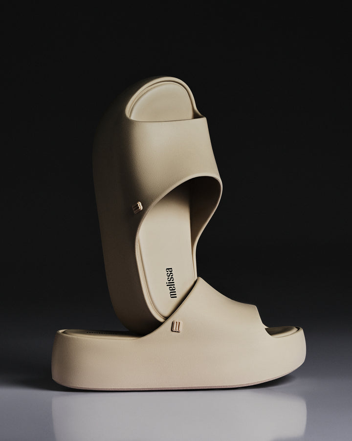 Melissa Free Platform Slide Adulto Bege – sandália plataforma confortável e estilosa, perfeita para looks modernos com praticidade e leveza

✅ Palavra-chave principal:
Melissa Free Platform Slide Adulto Bege

✅ Palavras-chave relacionadas (LSI/variações para SEO):
Sandália plataforma Melissa bege

Slide Melissa Free Platform

Chinelo plataforma Melissa bege

Melissa plataforma confortável

Sandália Melissa casual bege

Melissa Free Platform Slide original

Sandália plataforma vegana Melissa