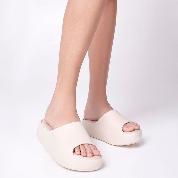 Melissa Free Platform Slide Adulto Bege – sandália plataforma confortável e estilosa, perfeita para looks modernos com praticidade e leveza

✅ Palavra-chave principal:
Melissa Free Platform Slide Adulto Bege

✅ Palavras-chave relacionadas (LSI/variações para SEO):
Sandália plataforma Melissa bege

Slide Melissa Free Platform

Chinelo plataforma Melissa bege

Melissa plataforma confortável

Sandália Melissa casual bege

Melissa Free Platform Slide original

Sandália plataforma vegana Melissa