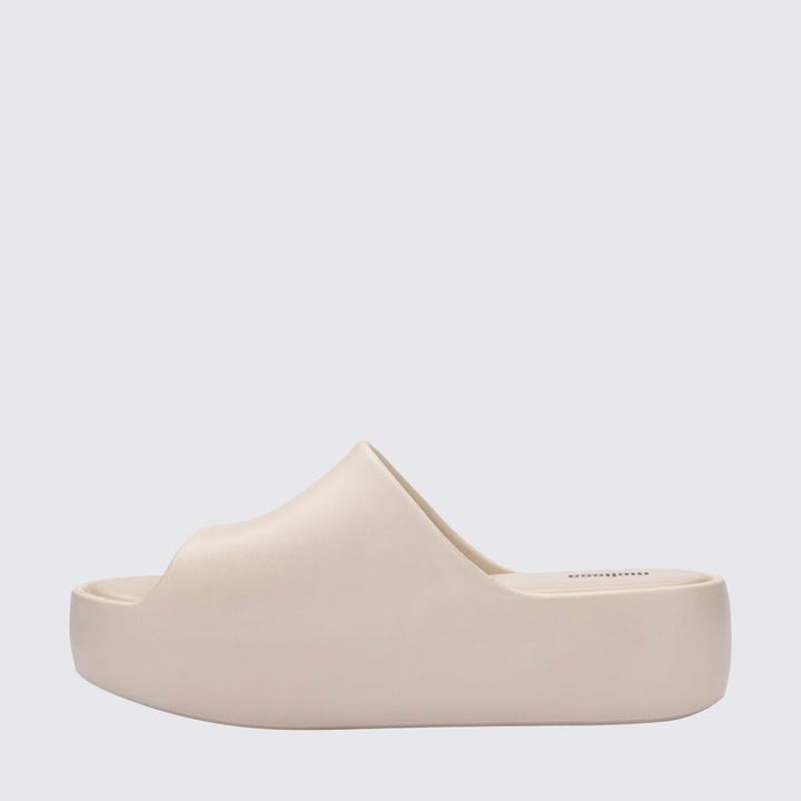 Melissa Free Platform Slide Adulto Bege – sandália plataforma confortável e estilosa, perfeita para looks modernos com praticidade e leveza

✅ Palavra-chave principal:
Melissa Free Platform Slide Adulto Bege

✅ Palavras-chave relacionadas (LSI/variações para SEO):
Sandália plataforma Melissa bege

Slide Melissa Free Platform

Chinelo plataforma Melissa bege

Melissa plataforma confortável

Sandália Melissa casual bege

Melissa Free Platform Slide original

Sandália plataforma vegana Melissa
