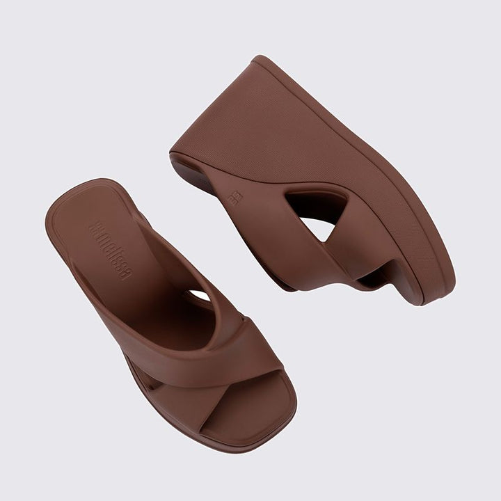 Melissa Free Vibe Sandália Plataforma Adulto bronze 37856 – moderna, confortável e versátil para quem ama estar nas alturas com estilo

Palavra-chave principal:
Melissa Free Vibe

Palavras-chave relacionadas:
Sandália Melissa plataforma bronze, Melissa 37856, Melissa plataforma adulto, calçado feminino Melissa confortável, sandália Melissa bronze plataforma, Melissa M-Lover