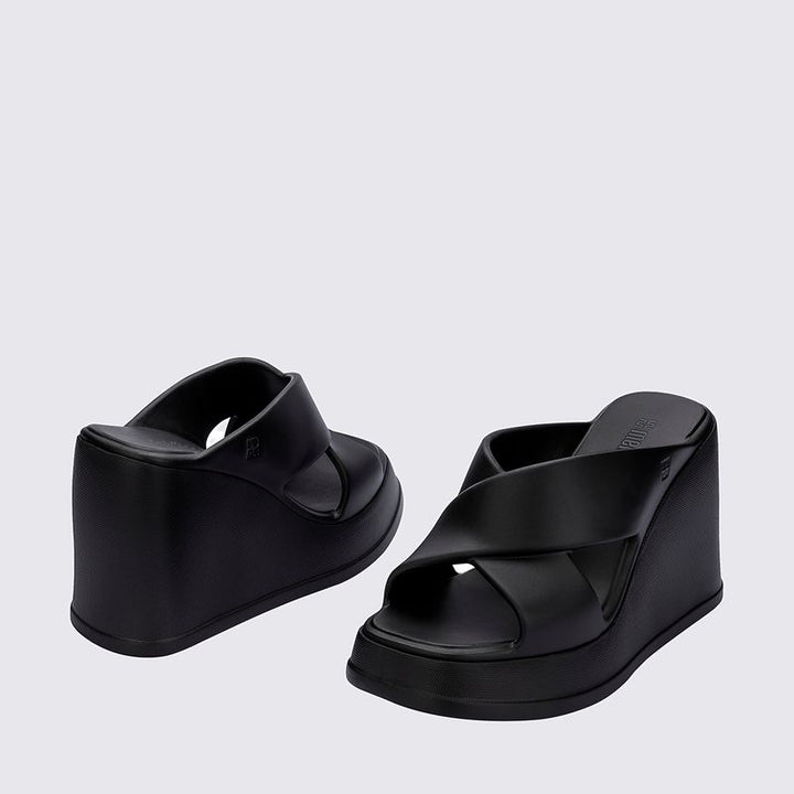 Plataforma Adulto Preta 37856 – moderna, confortável e versátil para quem ama estar nas alturas com estilo

Palavra-chave principal:
Melissa Free Vibe

Palavras-chave relacionadas:
Sandália Melissa plataforma preta, Melissa 37856, Melissa plataforma adulto, calçado feminino Melissa confortável, sandália Melissa preta plataforma, Melissa M-Lover