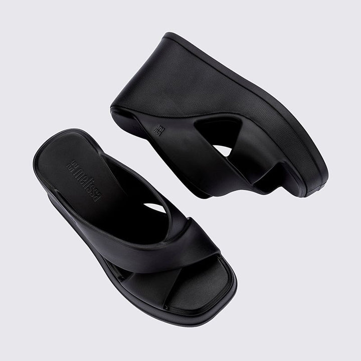 Plataforma Adulto Preta 37856 – moderna, confortável e versátil para quem ama estar nas alturas com estilo

Palavra-chave principal:
Melissa Free Vibe

Palavras-chave relacionadas:
Sandália Melissa plataforma preta, Melissa 37856, Melissa plataforma adulto, calçado feminino Melissa confortável, sandália Melissa preta plataforma, Melissa M-Lover