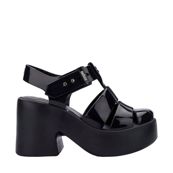 Sandália plataforma Melissa Lulu adulta na cor preta, com tiras largas, solado robusto e design moderno. Feita em Melflex, garante conforto, estilo e versatilidade para compor looks casuais e urbanos."**

**Palavra-chave principal:** Sandália plataforma Melissa Lulu  
**Palavras-chave relacionadas:** preta, Melflex, sandália confortável, calçado feminino, solado grosso, estilo casual.