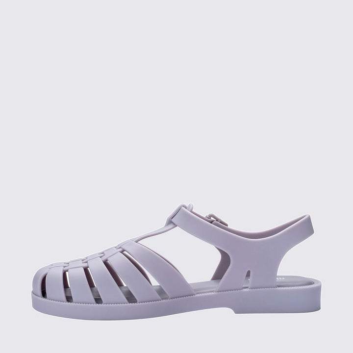 Sandália Melissa Possession adulto na cor cinza, com tiras estilo fisherman, fechamento em fivela lateral e solado reto – calçado clássico, leve e confortável.

Palavra-chave principal:
Melissa Possession Adulto

Palavras-chave relacionadas:
Melissa 32408, sandália cinza Melissa, Melissa fisherman, sandália com fivela, calçado confortável adulto, Melissa clássica, sandália retrô, Melissa casual, calçado leve feminino, sandália adulta estilosa