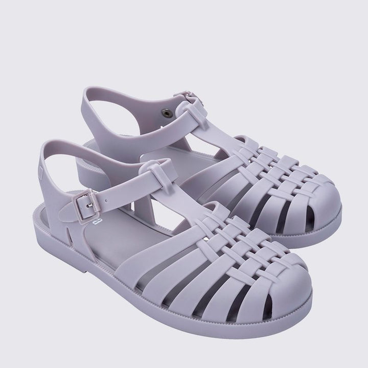 Sandália Melissa Possession adulto na cor cinza, com tiras estilo fisherman, fechamento em fivela lateral e solado reto – calçado clássico, leve e confortável.

Palavra-chave principal:
Melissa Possession Adulto

Palavras-chave relacionadas:
Melissa 32408, sandália cinza Melissa, Melissa fisherman, sandália com fivela, calçado confortável adulto, Melissa clássica, sandália retrô, Melissa casual, calçado leve feminino, sandália adulta estilosa