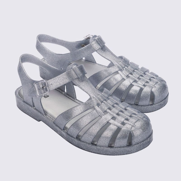 Sandália Melissa Possession Shiny adulto na cor vidro glitter, com tiras estilo fisherman, fechamento em fivela e acabamento brilhante – calçado retrô, leve e confortável.

Palavra-chave principal:
Melissa Possession Shiny

Palavras-chave relacionadas:
Melissa 33520, sandália vidro glitter, Melissa brilho, sandália fisherman Melissa, Melissa com fivela, calçado confortável adulto, Melissa retrô, sandália transparente brilhante, Melissa clássica, sandália leve adulto