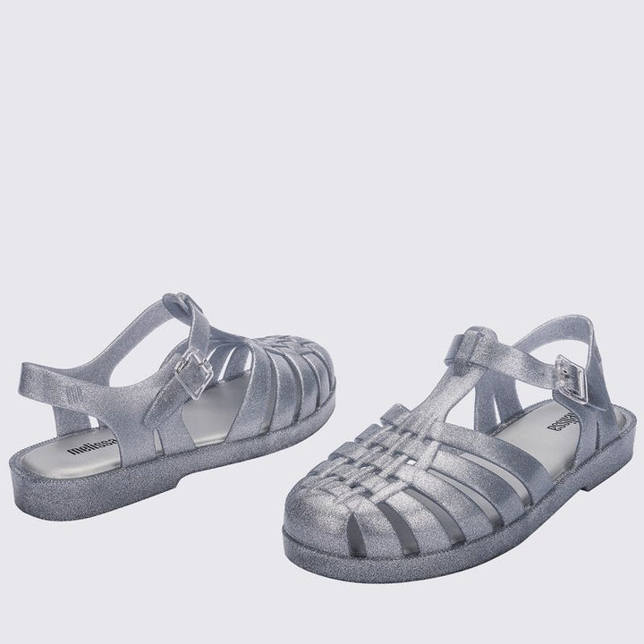 Sandália Melissa Possession Shiny adulto na cor vidro glitter, com tiras estilo fisherman, fechamento em fivela e acabamento brilhante – calçado retrô, leve e confortável.

Palavra-chave principal:
Melissa Possession Shiny

Palavras-chave relacionadas:
Melissa 33520, sandália vidro glitter, Melissa brilho, sandália fisherman Melissa, Melissa com fivela, calçado confortável adulto, Melissa retrô, sandália transparente brilhante, Melissa clássica, sandália leve adulto