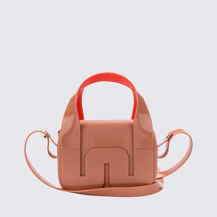 Bolsa Melissa Station Bag nas cores marrom e vermelho, com formato estruturado, alça ajustável e fechamento por zíper – acessório moderno, prático e estiloso para o dia a dia.

Palavra-chave principal:
Melissa Station Bag

Palavras-chave relacionadas:
Melissa 34451, bolsa marrom vermelha, bolsa estruturada Melissa, Melissa com alça ajustável, bolsa feminina com zíper, acessório Melissa, bolsa prática e moderna, Melissa fashion, bolsa casual, bolsa estilosa Melissa