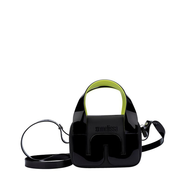 Bolsa Melissa Station Bag nas cores preto e verde, com formato estruturado, alça ajustável e fechamento por zíper – acessório moderno, versátil e prático para o dia a dia.

Palavra-chave principal:
Melissa Station Bag

Palavras-chave relacionadas:
Melissa 34451, bolsa preto verde, bolsa estruturada Melissa, Melissa com alça ajustável, bolsa feminina com zíper, acessório Melissa, bolsa casual e moderna, bolsa prática Melissa, Melissa fashion, bolsa estilosa