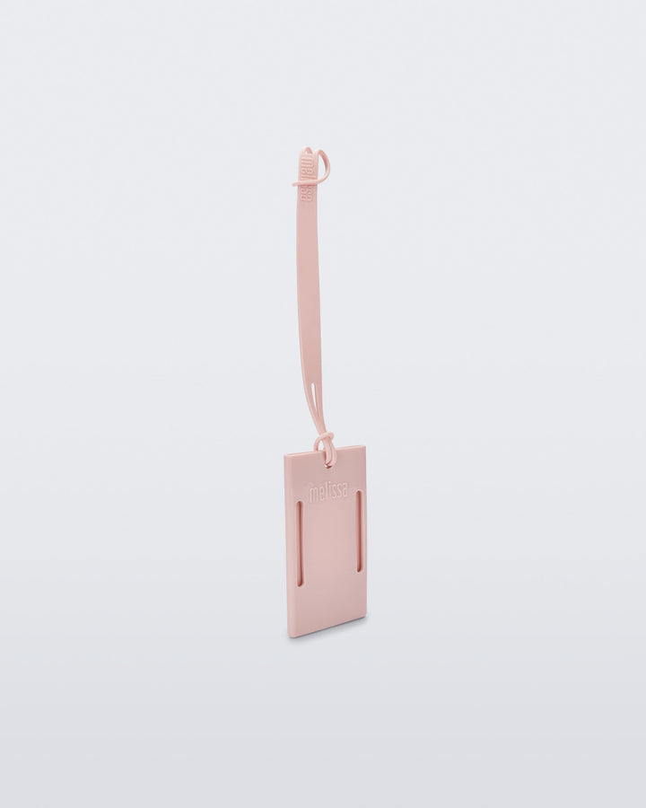 Tag de mala Melissa Station na cor rosa, com formato retangular, detalhe da marca em alto-relevo e alça ajustável – acessório funcional, resistente e estiloso para viagens.

Palavra-chave principal:
Melissa Station Tag

Palavras-chave relacionadas:
Tag de mala Melissa, Melissa 34467, tag rosa Melissa, acessório de viagem Melissa, etiqueta de bagagem, tag para mala feminina, Melissa funcional, tag com alça, tag resistente Melissa, tag personalizada Melissa