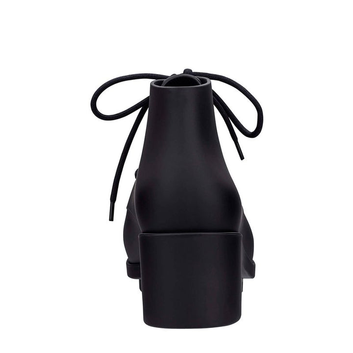 Bota coturno Melissa Stellar II preta com acabamento fosco, cano médio e solado tratorado – calçado feminino moderno e versátil.

Palavra-chave principal:
Melissa Stellar II

Palavras-chave relacionadas:
Melissa coturno
Bota coturno Melissa
Coturno Melissa preto
Bota Melissa feminina
Melissa cano médio
Bota Melissa fosca
Bota tratorada Melissa
Melissa inverno 2025
Coturno vegano Melissa
Bota preta Melissa