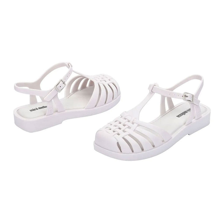Sandália Mini Melissa Aranha Quadrada infantil na cor branca, com tiras estilo fisherman, bico quadrado e fecho lateral – calçado leve, clássico e confortável para crianças.

Palavra-chave principal:
Mini Melissa Aranha Quadrada

Palavras-chave relacionadas:
Melissa 33486, sandália branca infantil, Melissa aranha branca, sandália bico quadrado, sandália fisherman infantil, calçado confortável Melissa, Melissa clássica infantil, sandália leve criança, Melissa com fecho lateral, Mini Melissa branca